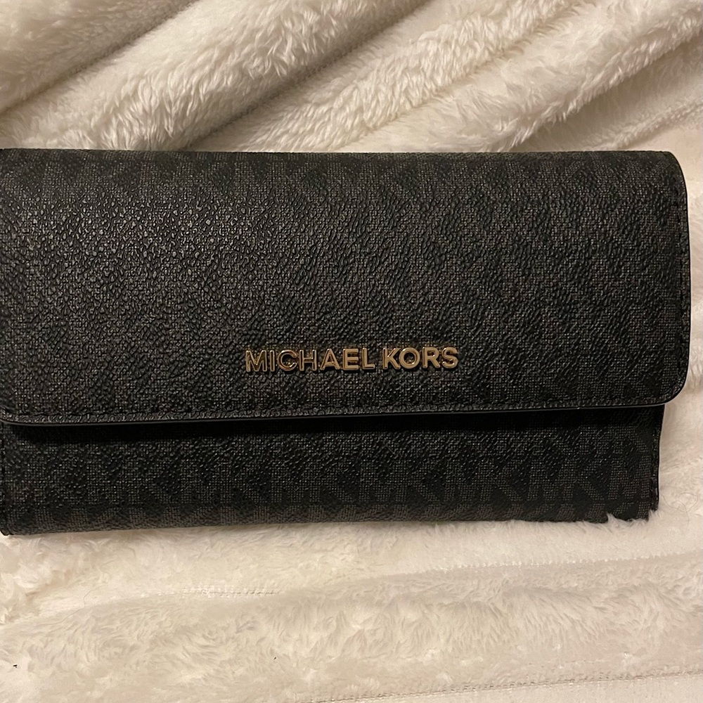 Michael Kors Jet Set Trv Large Trifold black wallet